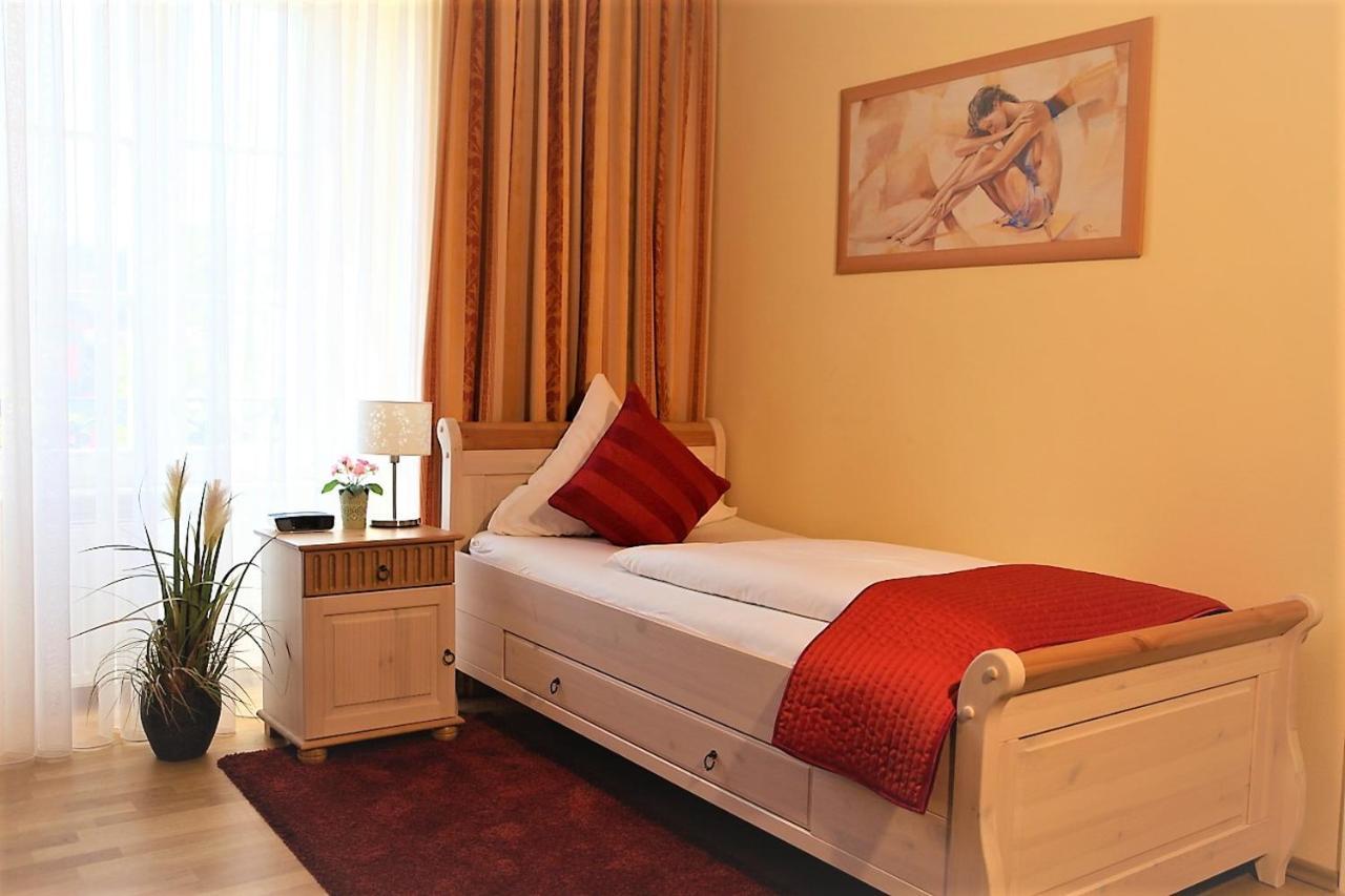 Hotel Zum Goldenen Loewen Μπάντεν-Μπάντεν Εξωτερικό φωτογραφία