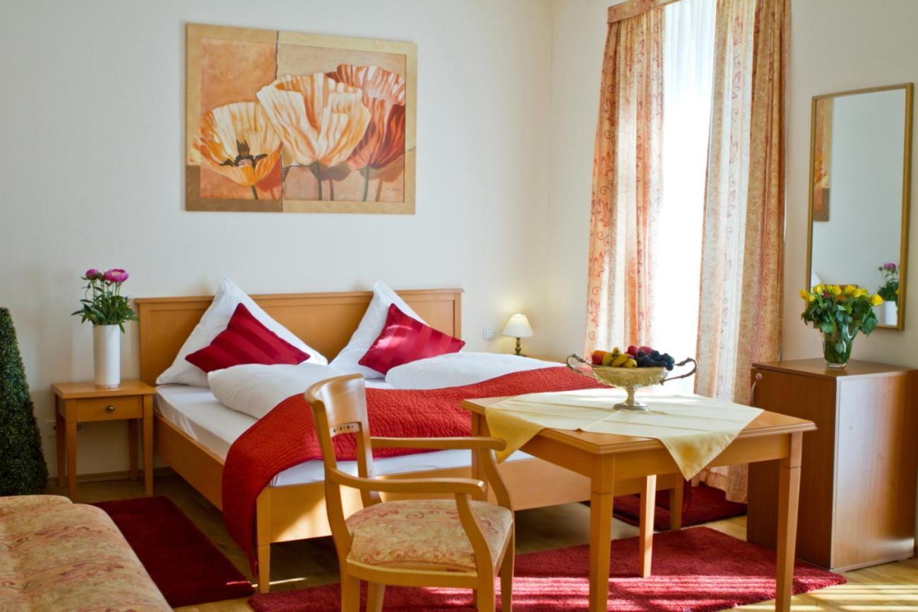 Hotel Zum Goldenen Loewen Μπάντεν-Μπάντεν Εξωτερικό φωτογραφία