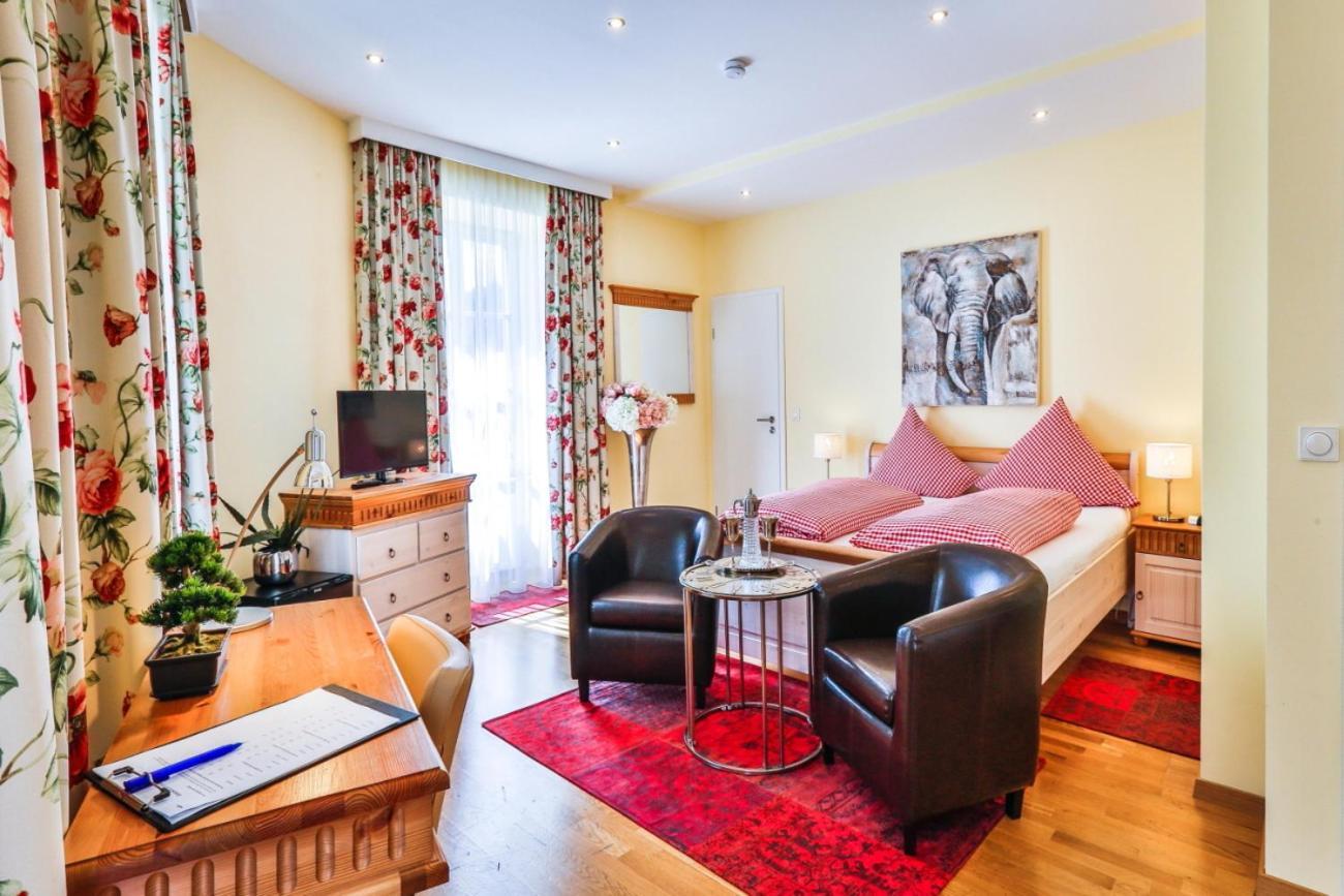 Hotel Zum Goldenen Loewen Μπάντεν-Μπάντεν Εξωτερικό φωτογραφία