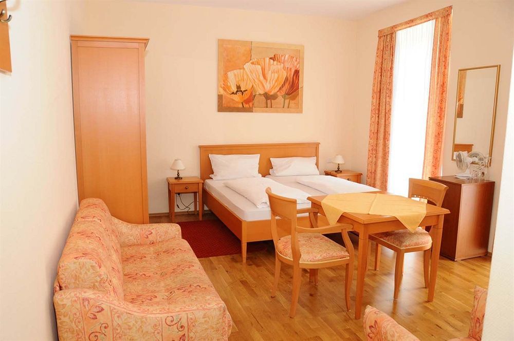 Hotel Zum Goldenen Loewen Μπάντεν-Μπάντεν Εξωτερικό φωτογραφία