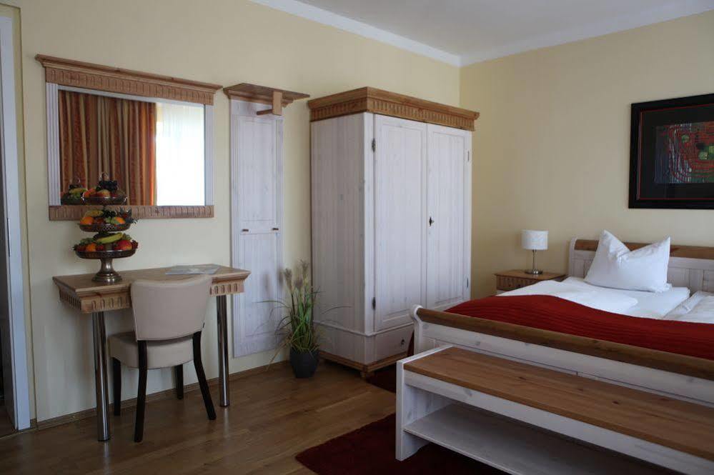 Hotel Zum Goldenen Loewen Μπάντεν-Μπάντεν Εξωτερικό φωτογραφία